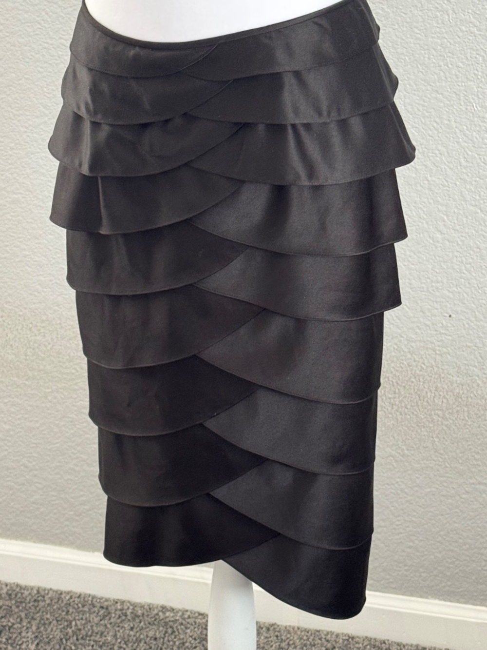 Adrianna Papell Tulip Tiered Satin Skirt Size 6 - Picture 2 of 9